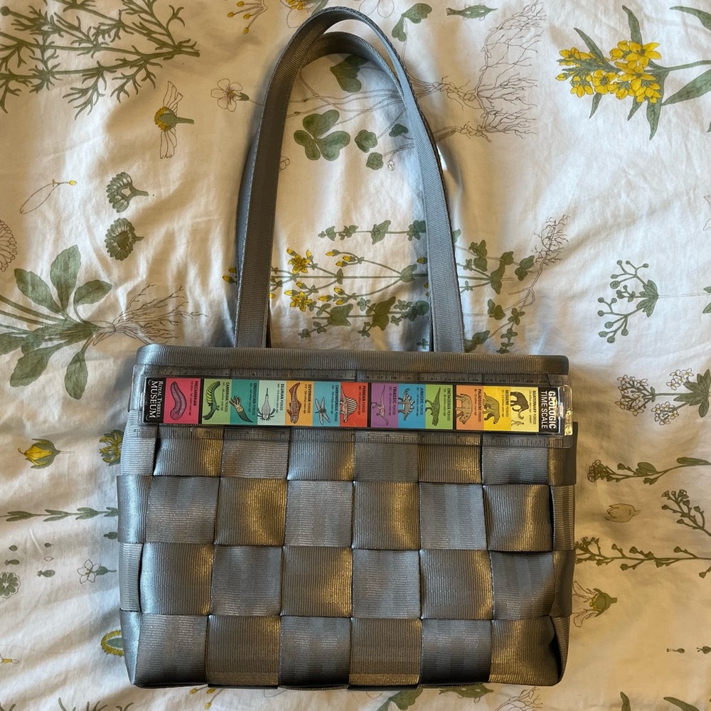 Harvey’s seatbelt bag. Large tote. Silver/ gray. Very clean. - Picture 4 of 11